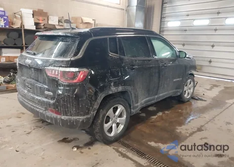 2018 Jeep Compass Latitude 4X4 z USA, uszkodzony, nr VIN 3C4NJDBB4JT342547